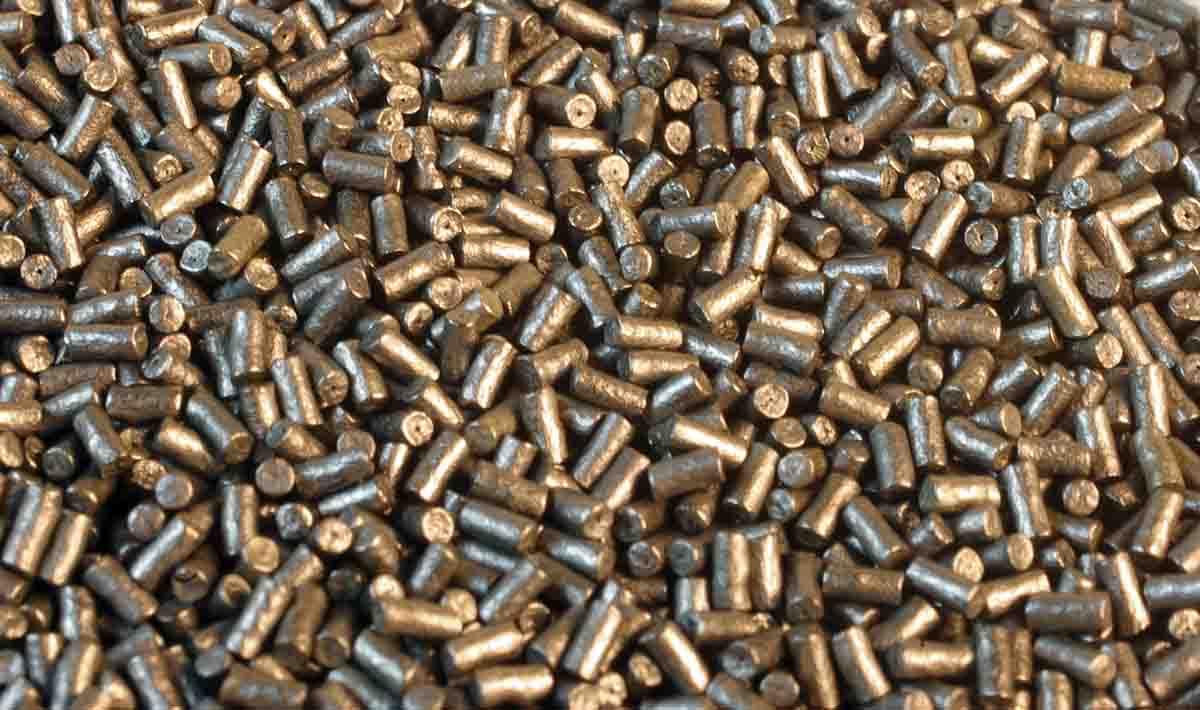 IMR-4350 is an extruded propellant with relatively long granules. It has been a favorite rifle propellant for decades.